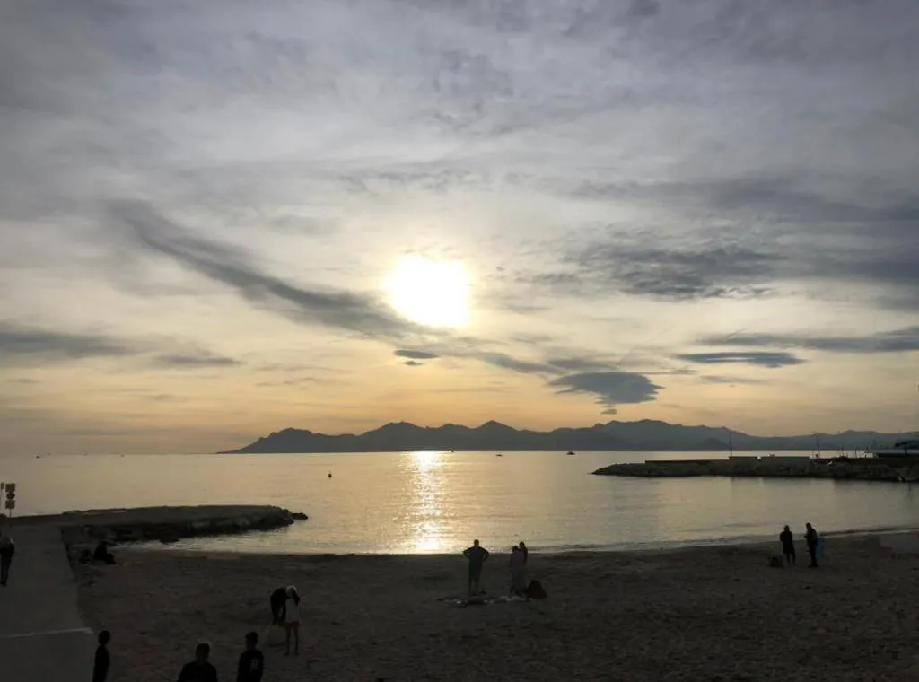 Evasion Aux Portes De Cannes 100M2 Lumineux 2 Chambres Terrasse Et Commerces Le Cannet