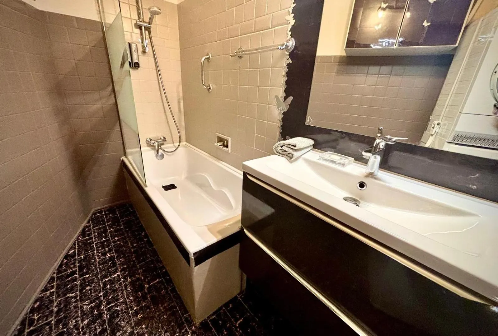 Evasion Aux Portes De Cannes 100M2 Lumineux 2 Chambres Terrasse Et Commerces Le Cannet